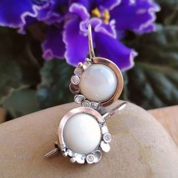 Серебряные серьги с перламутром, куб.цирконом и золотом MVE1536GPL Серебряные серьги с перламутром, куб.цирконом и золотом MVE1536GPL