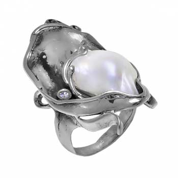 Серебряное кольцо с жемчугом и куб.цирконом MVR328PL