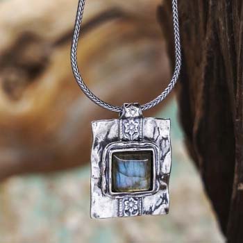 Серебряное колье с лабрадором 01N696LB