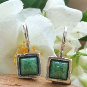 Серебряные серьги с жадеитом 01E064/1JD Серебряные серьги с жадеитом 01E064/1JD