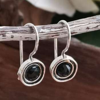 Серебряные серьги с ониксом 01E077ON Серебряные серьги с ониксом 01E077ON
