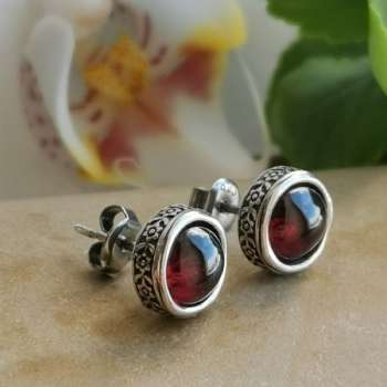 Серебряные серьги с гранатом DE001GR Серебряные серьги с гранатом DE001GR