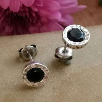 Серебряные серьги с ониксом DE002ON Серебряные серьги с ониксом DE002ON