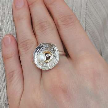 Серебряное кольцо с жемчугом, куб.цирконом и золотом MVR2102GPL Серебряное кольцо с жемчугом, куб.цирконом и золотом MVR2102GPL