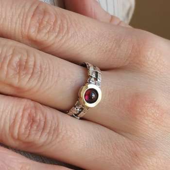 Серебряное кольцо с гранатом и золотом MVR2143GGR Серебряное кольцо с гранатом и золотом MVR2143GGR