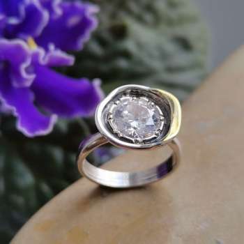 Серебряное кольцо с куб.цирконом и золотом MVR1608GCZ/1 Серебряное кольцо с куб.цирконом и золотом MVR1608GCZ/1