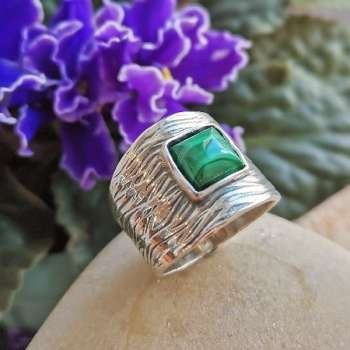 Серебряное кольцо с малахитом 01R2557ML Серебряное кольцо с малахитом 01R2557ML