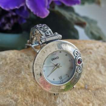 Серебряные часы с гранатом 01W679GR Серебряные часы с гранатом 01W679GR