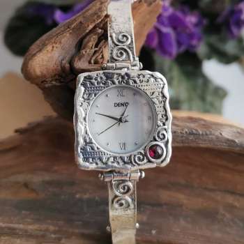 Серебряные часы с гранатом 01W628GR Серебряные часы с гранатом 01W628GR