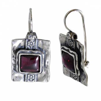 Серебряные серьги с гранатом 01E447GR Серебряные серьги с гранатом 01E447GR